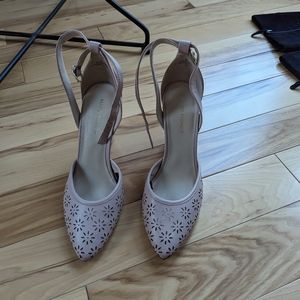 Marc Fisher Nude wedge